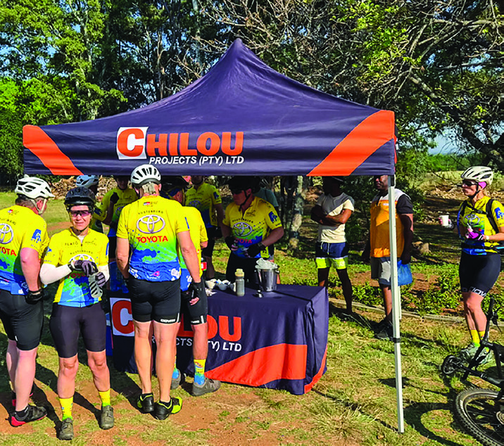 Welcome relief before the climb: the water point sponsored by Chilou Projects helped mountain bikers refresh before tackling Mini Breedts.